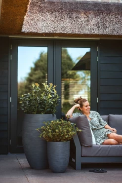 Capi Bloempot Nature Elegant Rib NL - D34 X H46cm - Donkergrijs -Kamerplanten Winkel vaas elegant laag rib nl donkergrijs bloempot 3 4